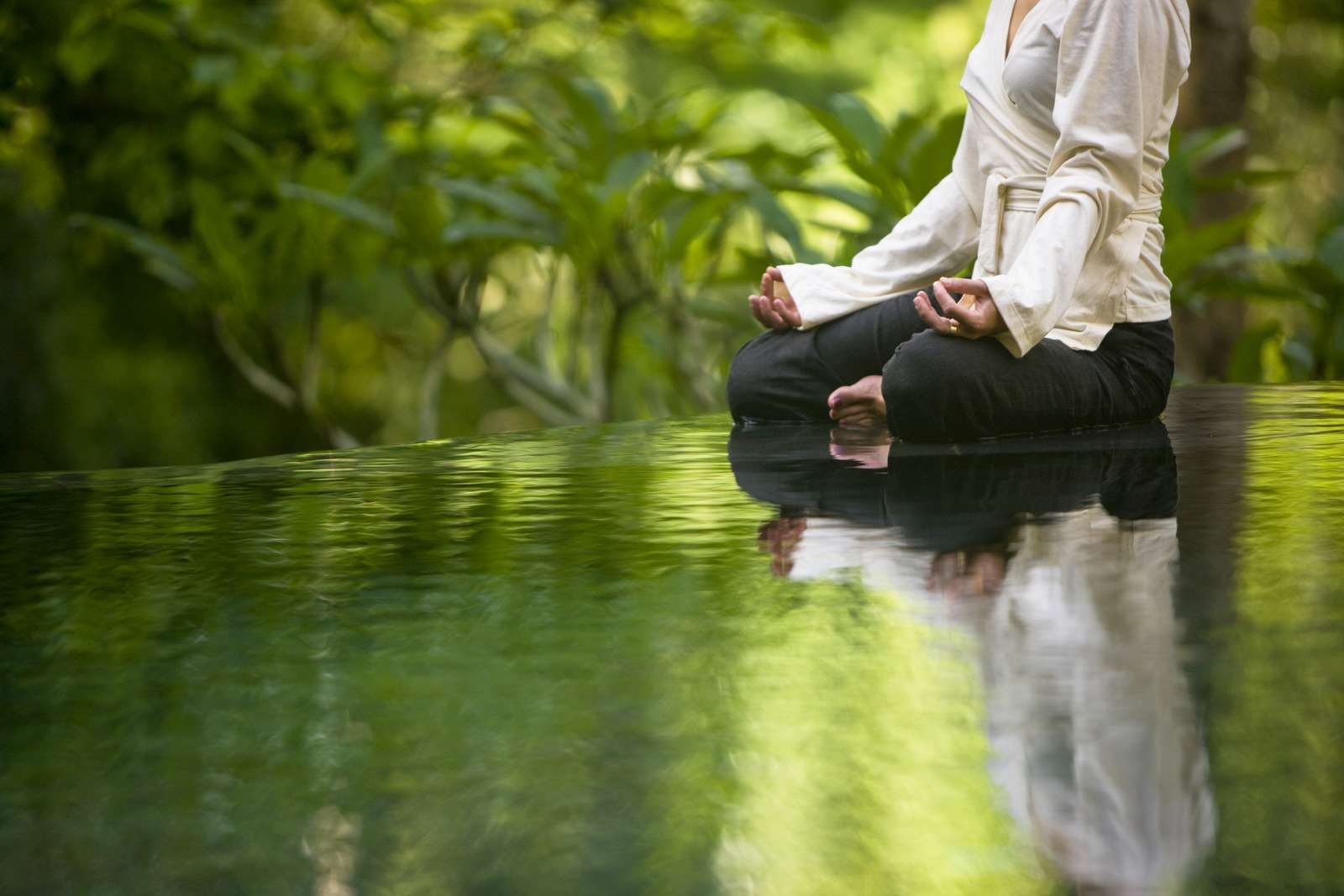 Lakukan Olahraga Yoga Untuk Mengurangi Stress Anda